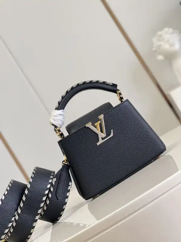 First Bag Ru LOUIS VUITTON CAPUCINES MINI