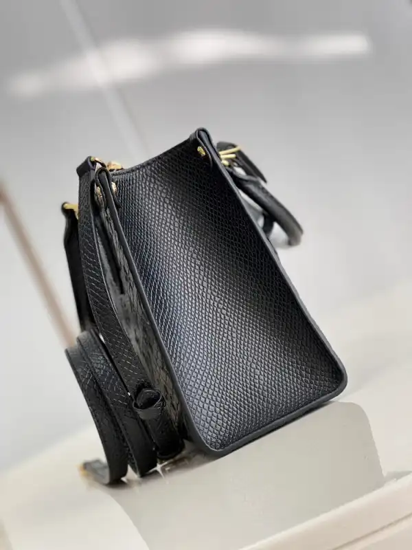 LOUIS VUITTON ONTHEGO PM