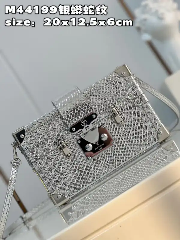 LOUIS VUITTON PETITE MALLE