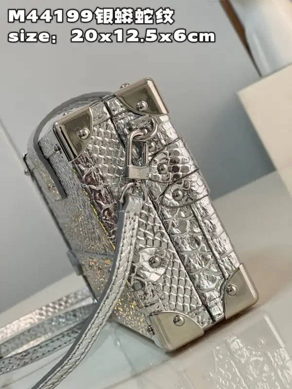 LOUIS VUITTON PETITE MALLE