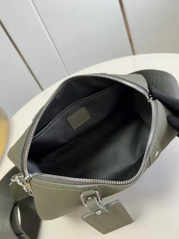 First bag ru LOUIS VUITTON CITY KEEPALL