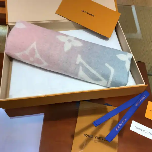 LOUIS VUITTON REYKJAVIK GRADIENT SCARF