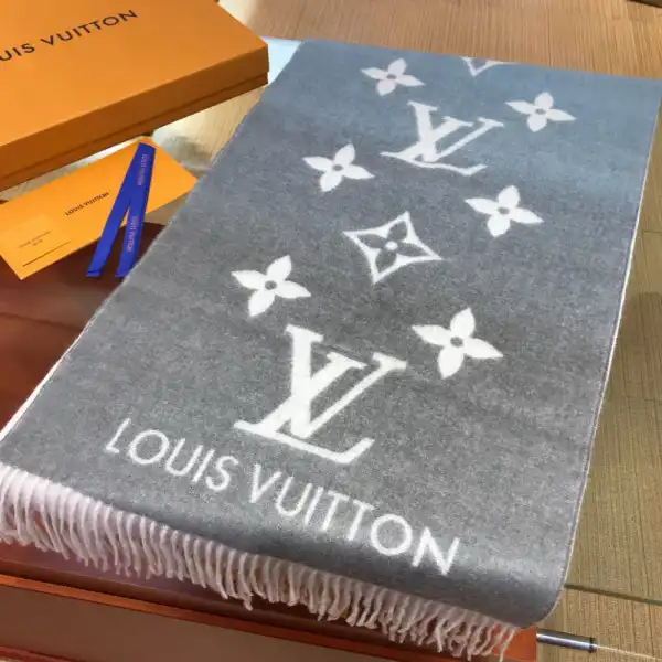 First bag ru LOUIS VUITTON REYKJAVIK GRADIENT SCARF