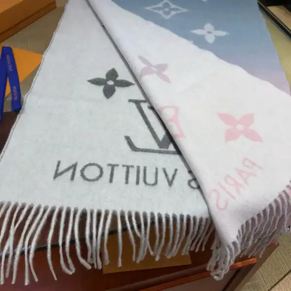 Yupoo bagsoffer LOUIS VUITTON REYKJAVIK GRADIENT SCARF