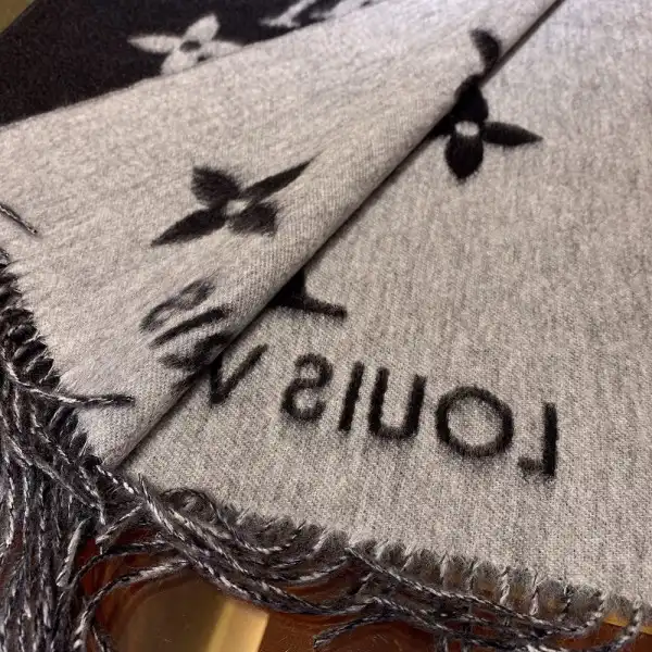 Frstbag ru LOUIS VUITTON REYKJAVIK SCARF