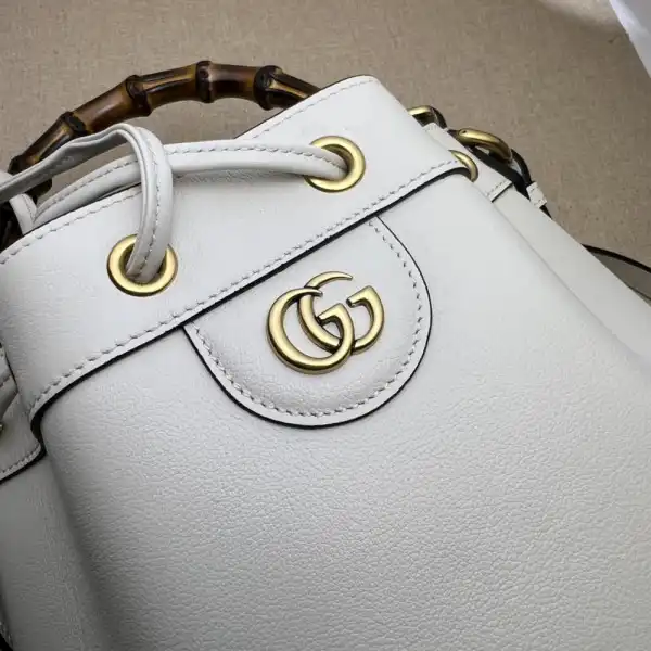 Bagsoffer Gucci Diana small bucket bag