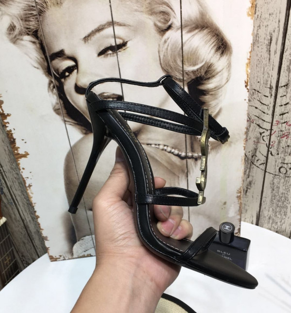 YSL CASSANDRA PLATFORM SANDALS IN PATENT LEATHER