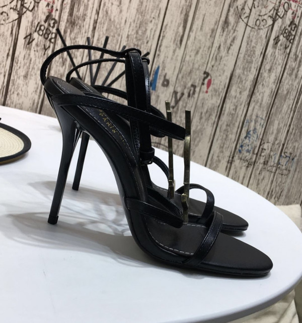 YSL CASSANDRA PLATFORM SANDALS IN PATENT LEATHER