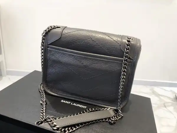 First bag ru YSL NIKI CHAIN WALLET