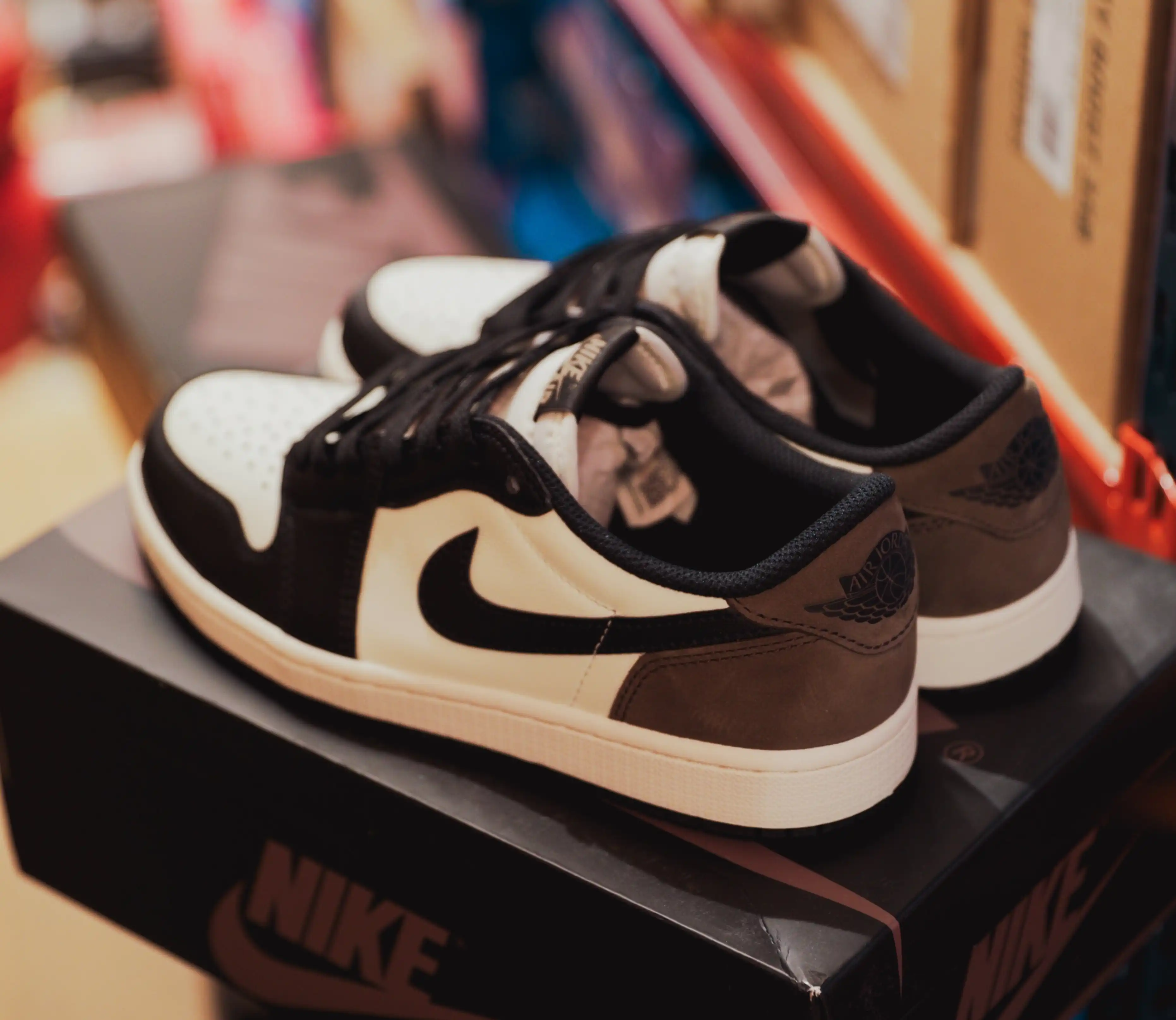 Jordan 1 Retro Low OG Mocha