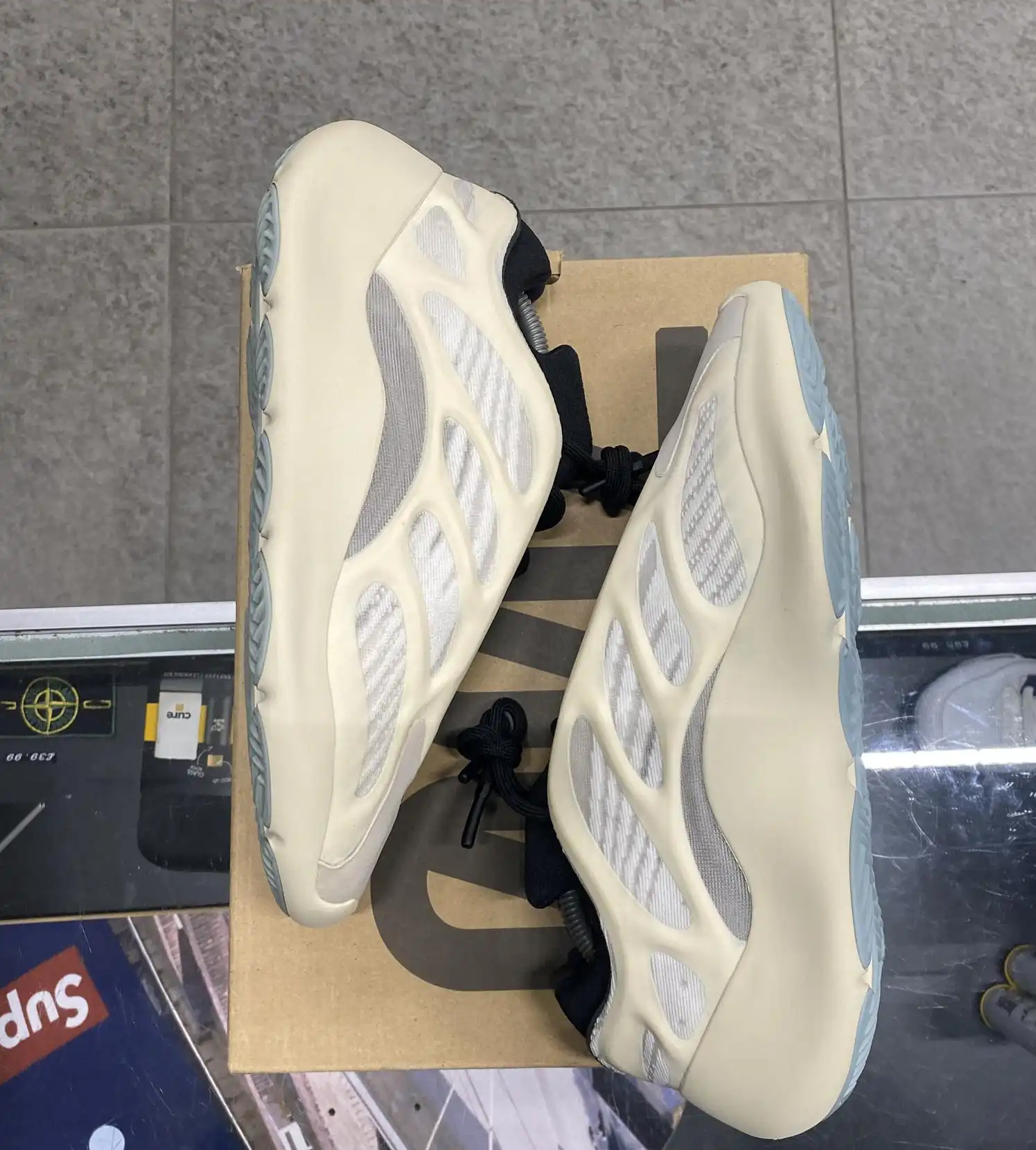 Adidas Yeezy 700 V3 'Azael' UK8.5