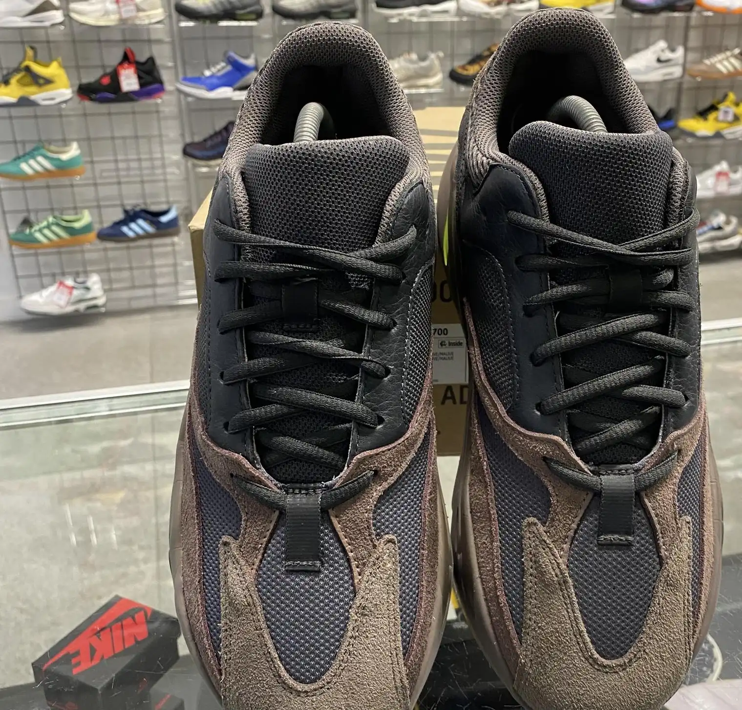 Yeezy Boost 700 'Mauve' UK9.5
