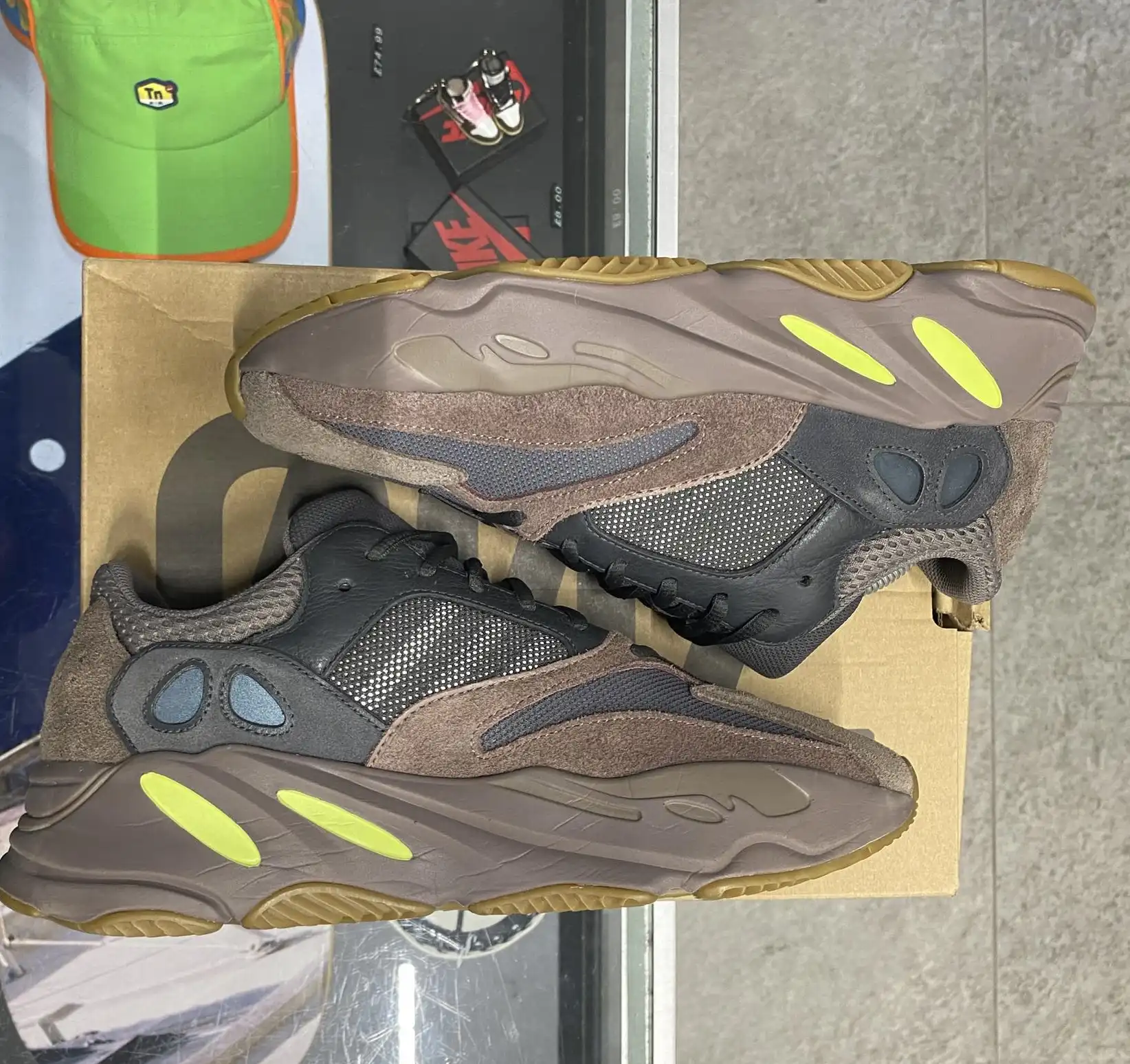 Yeezy Boost 700 'Mauve' UK9.5