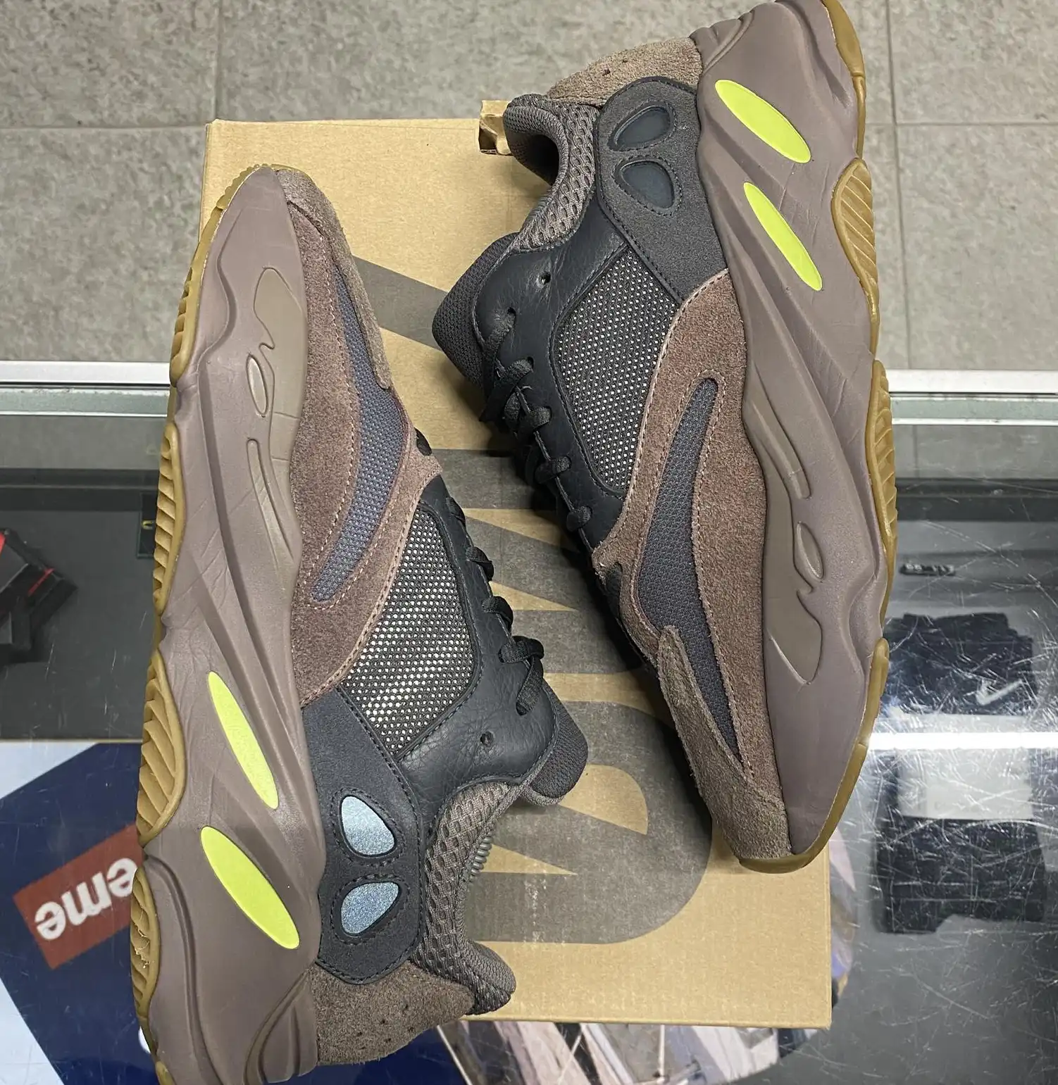 Yeezy Boost 700 'Mauve' UK9.5
