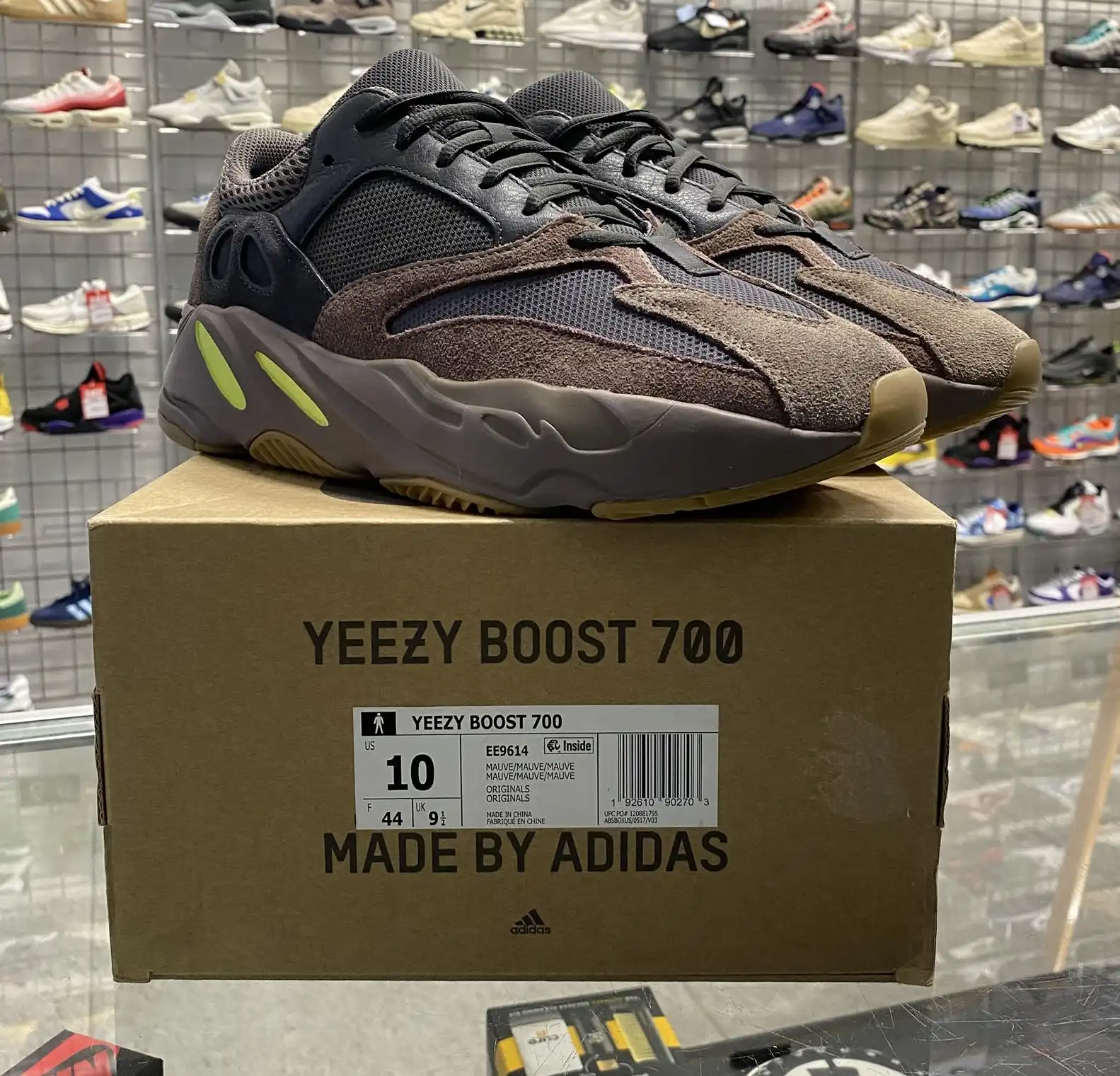 Yeezy Boost 700 'Mauve' UK9.5
