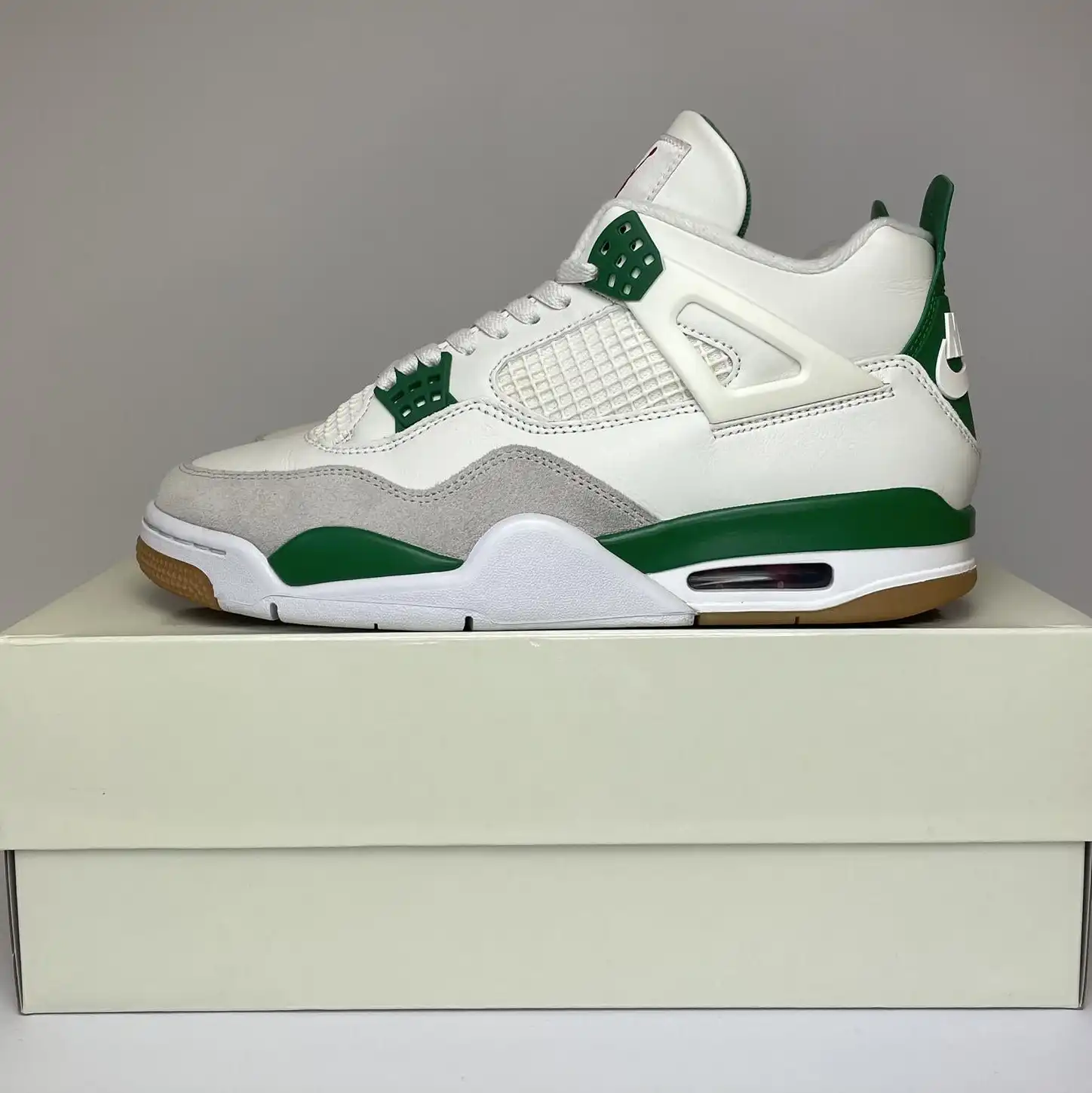Jordan 4 Retro SB Pine Green UK8