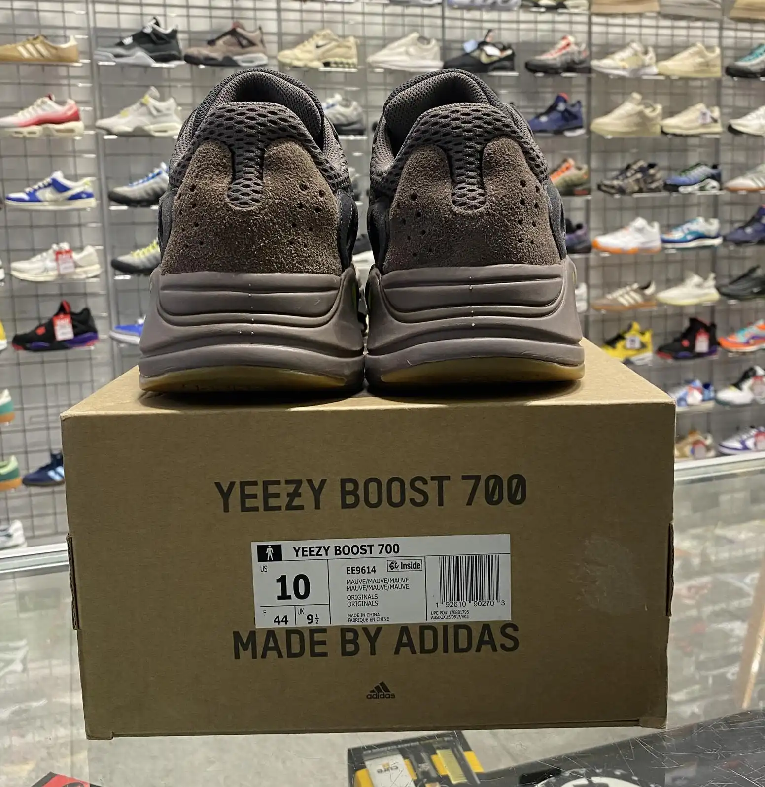 Yeezy Boost 700 'Mauve' UK9.5