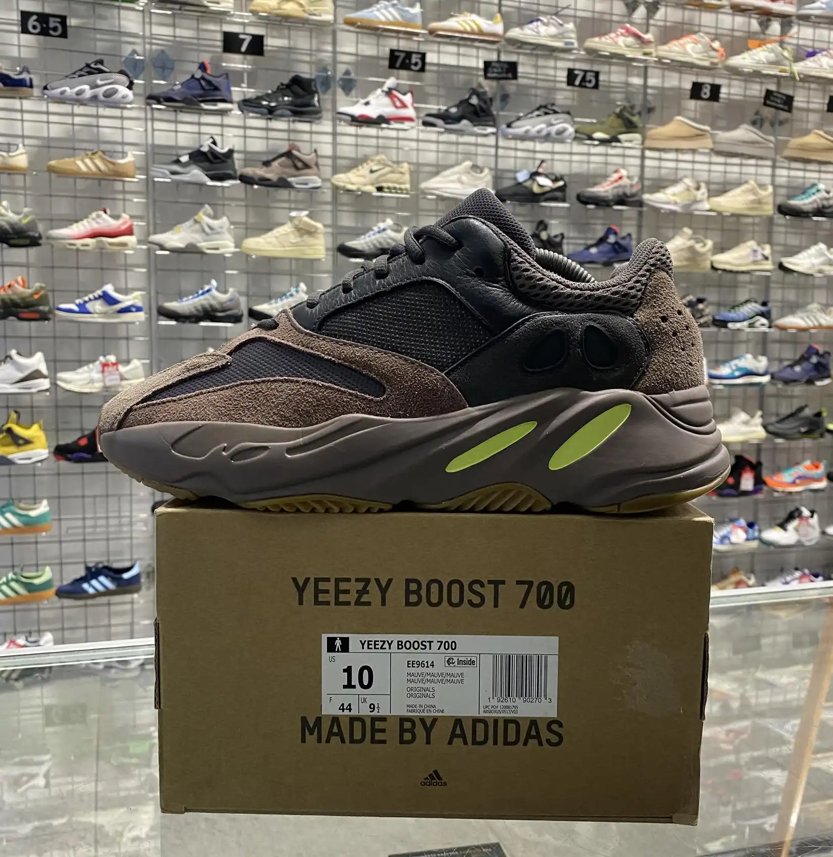 Yeezy Boost 700 'Mauve' UK9.5