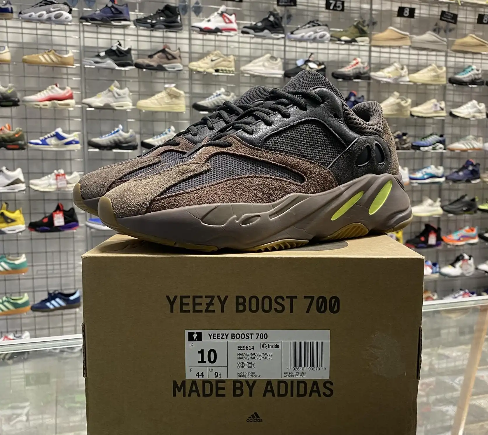 Yeezy Boost 700 'Mauve' UK9.5