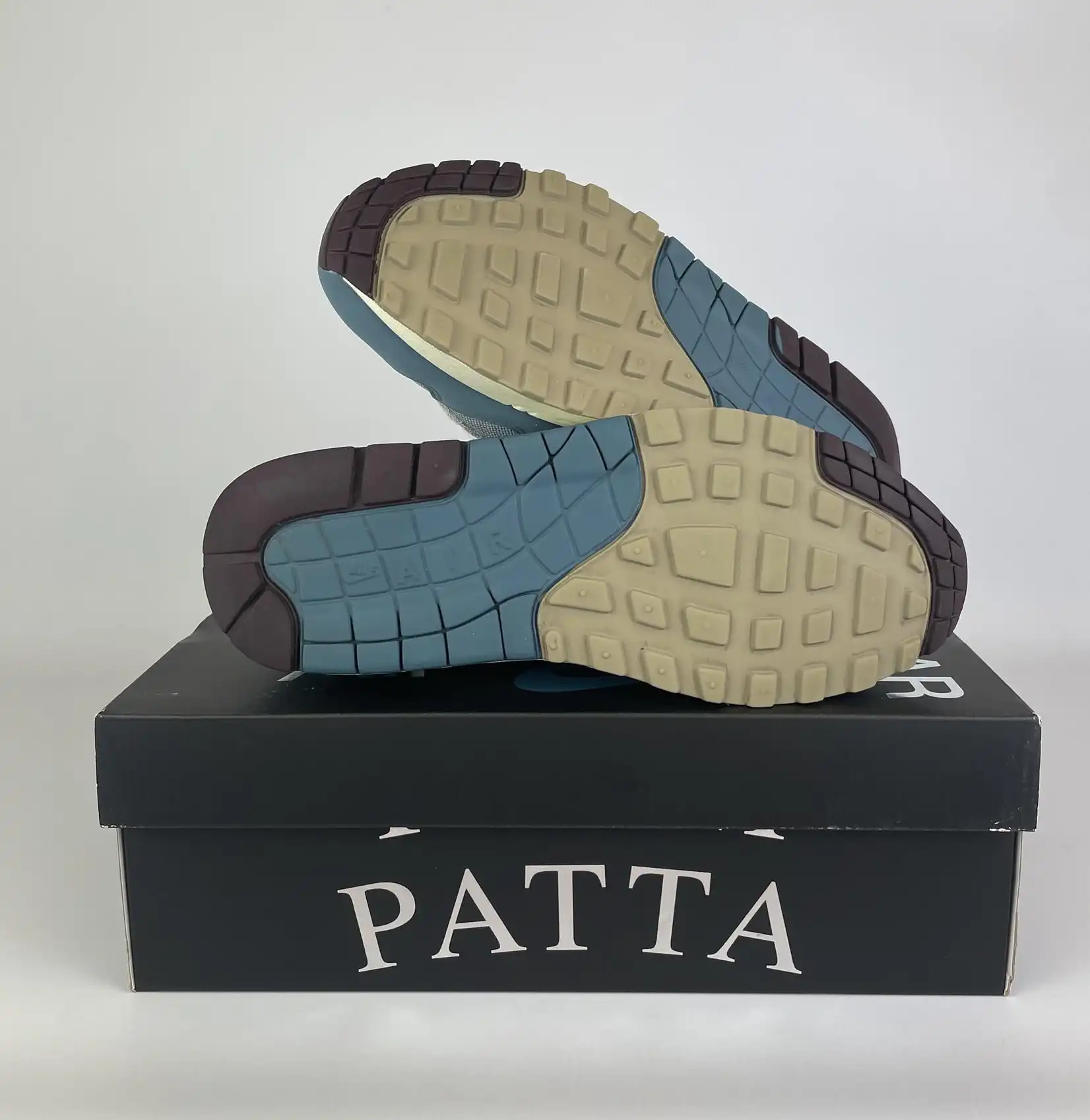 Nike Air Max 1 Patta Waves Noise Aqua (with Bracelet) UK7.5