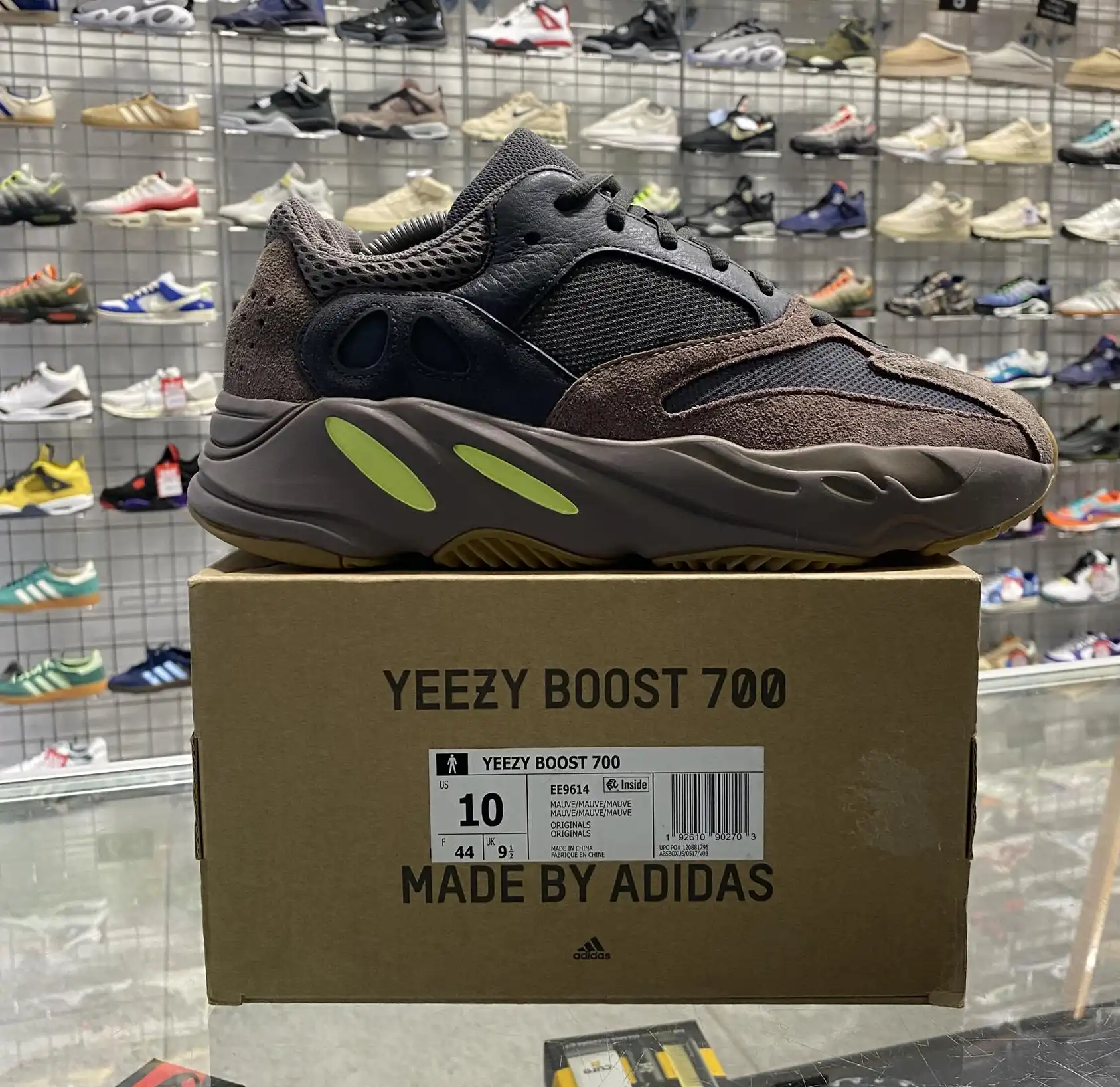 Yeezy Boost 700 'Mauve' UK9.5