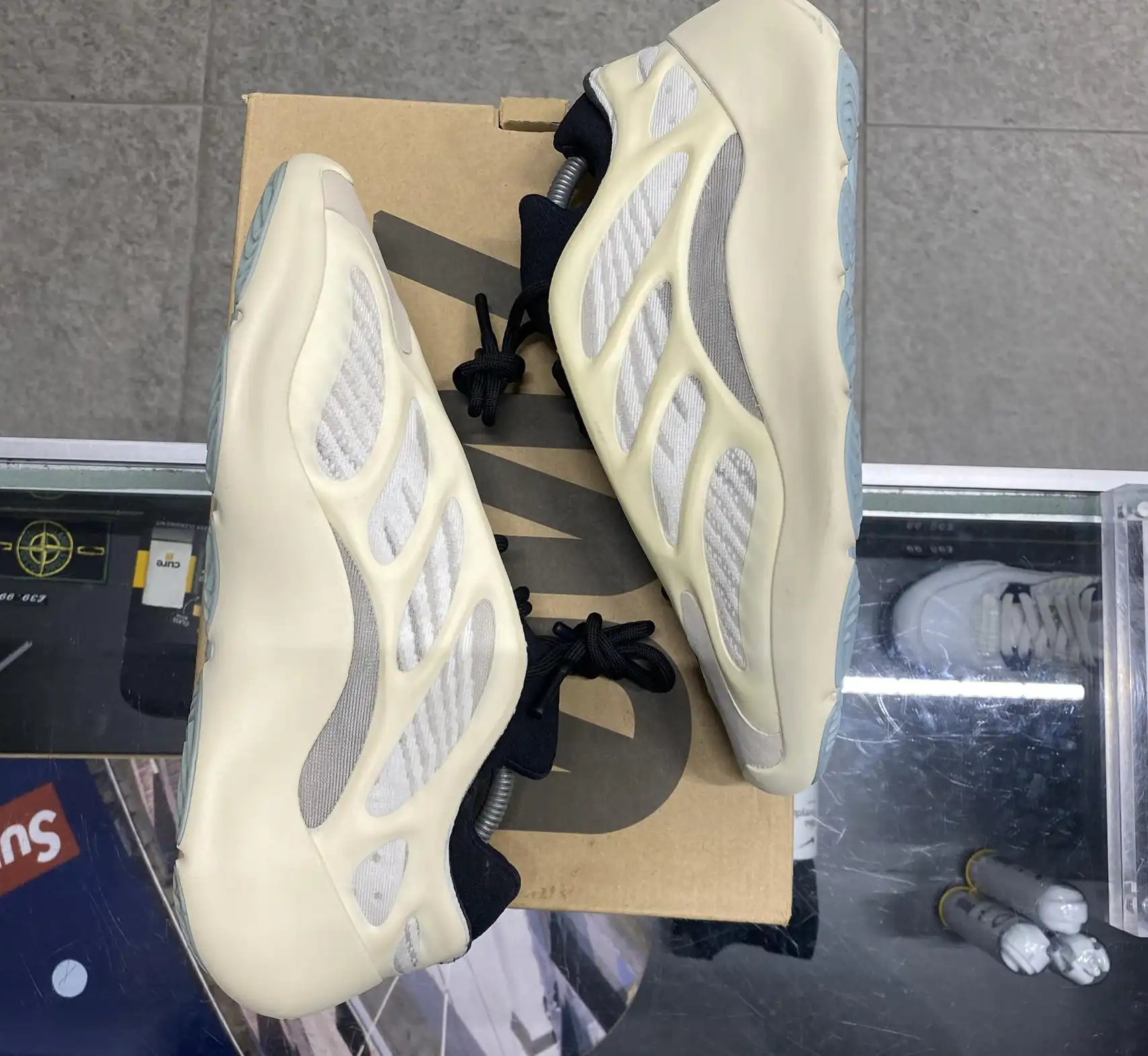 Adidas Yeezy 700 V3 'Azael' UK8.5