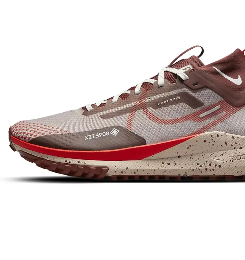 React Pegasus Trail 4 GORE-TEX Diffused Taupe Picante Red