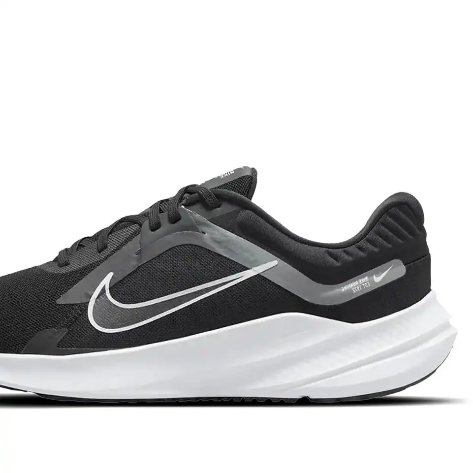 Quest 5 Black White Smoke Grey