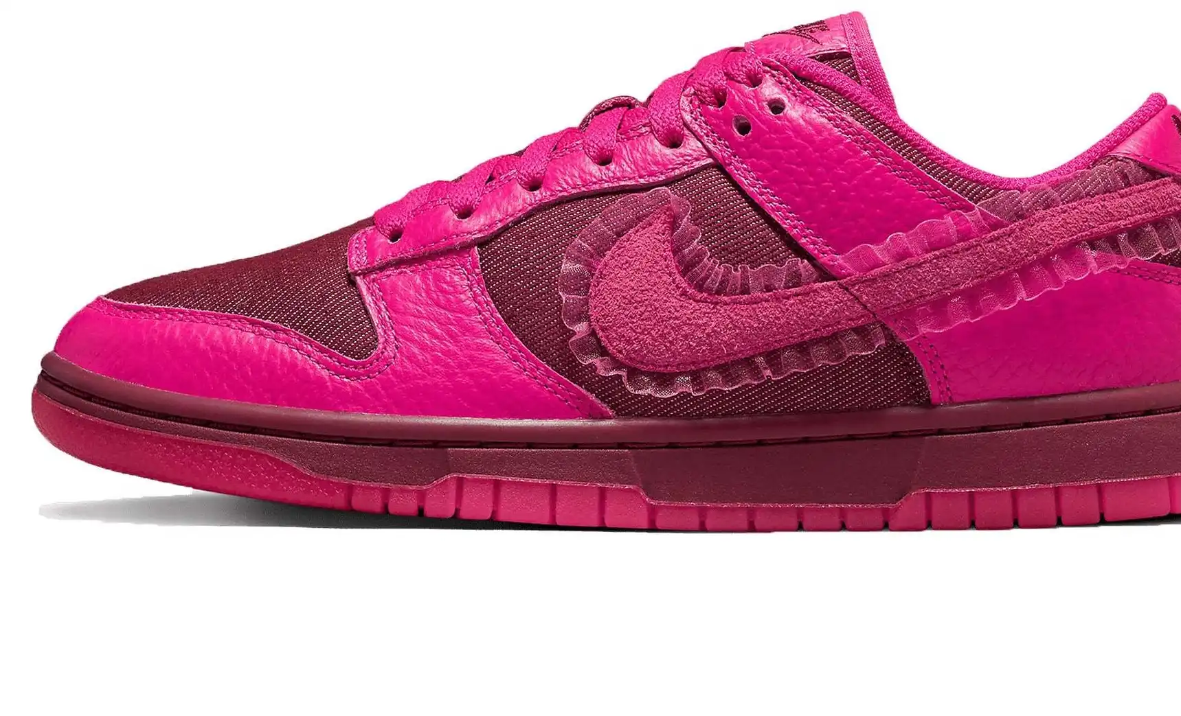 Nike Dunk Low Valentine's Day 2022 W