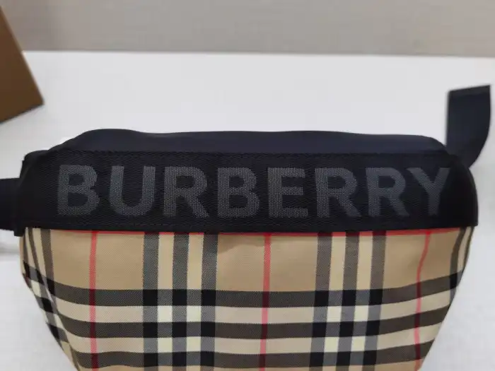 BURBERY SONNY FANNY PACK