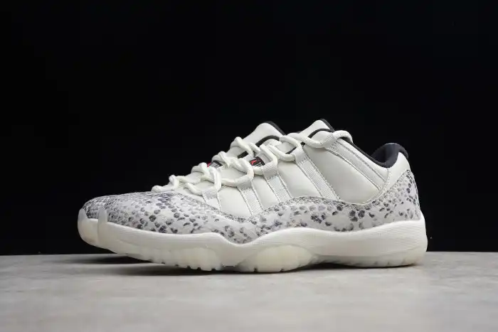 Chep Onekick Air Jordan 11 Low SE Snake Light Bone CD6846-002