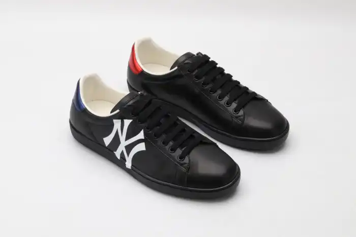 GUCC LOW-TOP SNEAKER