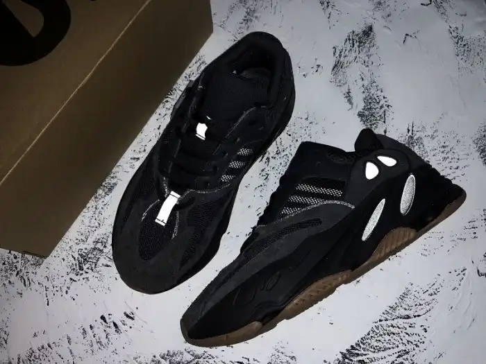 Rep Adidas Yeezy Boost 700 Utility Black FV5304