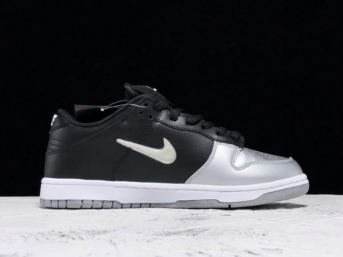 Onekick Nike SB Dunk Low Jewel Swoosh Silver CK3480-001