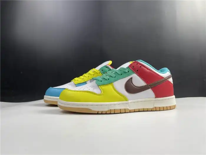 Onekick Nike Dunk SB Low Free 99 DH0952-100