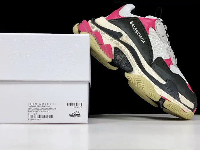 BLCG Triple S Neon Pink 2019 524039 W09O6 5671