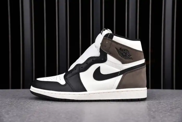 Onekick AIR JORDAN 1 RETRO HIGH DARK MOCHA 555088-105