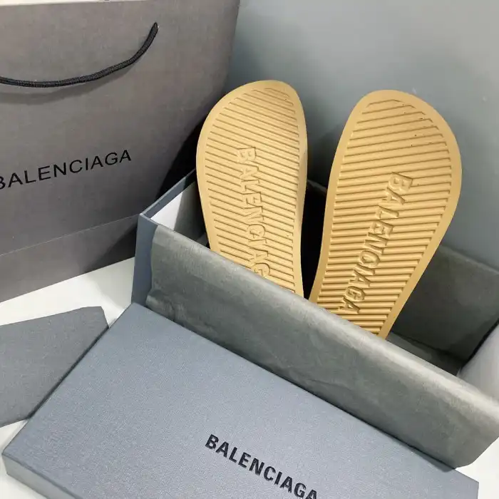 BLCG SLIPPERS