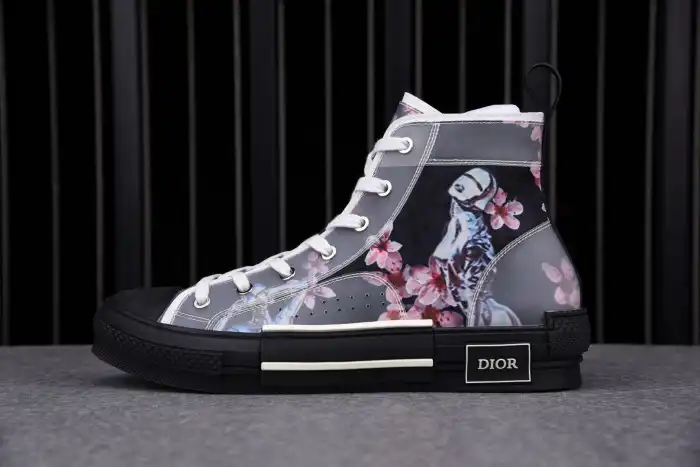 DR B23 OBLIQUE HIGH TOP SNEAKER