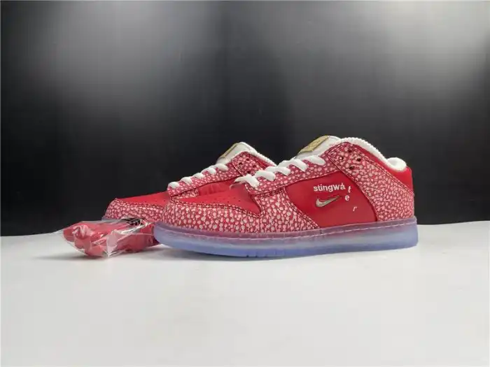 Onekick Nike Dunk SB Low Stingwater Magic Mushroom DH7650-600