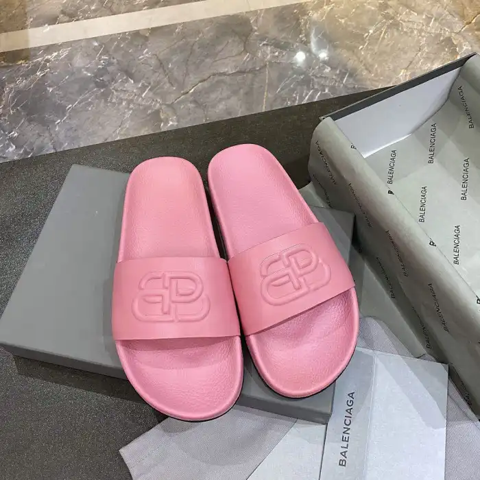 BLCG SLIPPERS