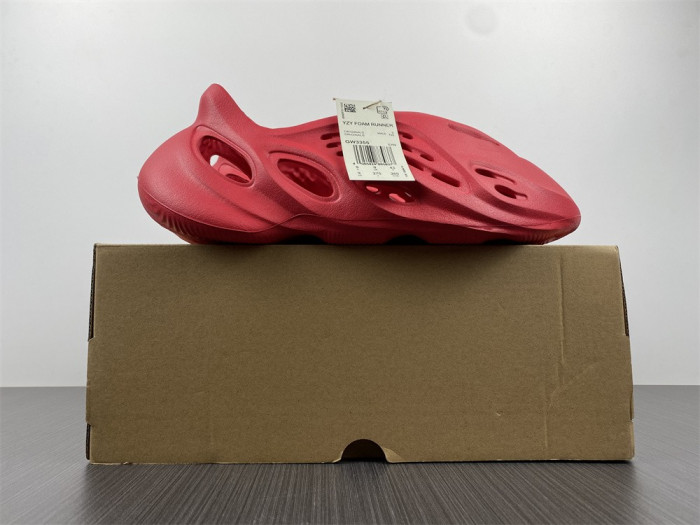 Onekick Adidas Yeezy Foam Red CW3355