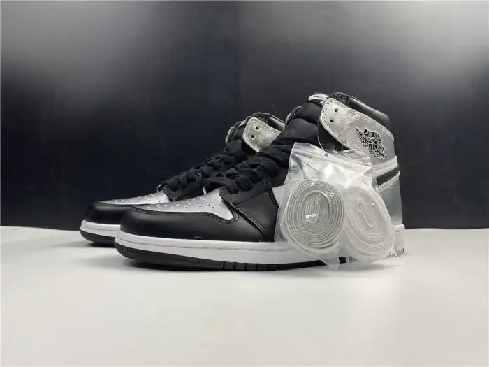 AIR JORDAN 1 HIGH OG WMNS SILVER TOE CD0461-001