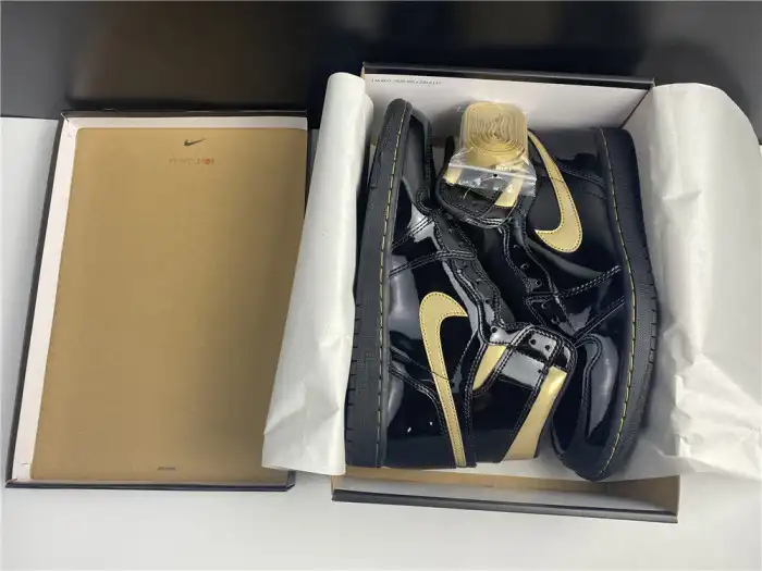 Rep AIR JORDAN 1 RETRO HIGH BLACK METALLIC GOLD (2020) 555088-032