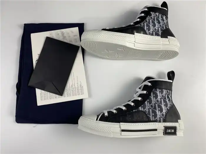 DR B23 High Top Oblique Sneaker Black & White