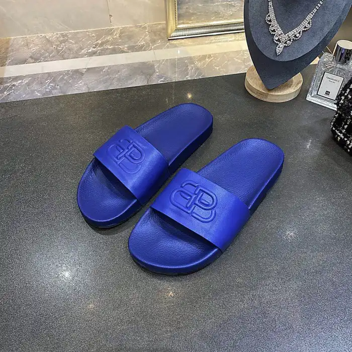 BLCG SLIPPERS