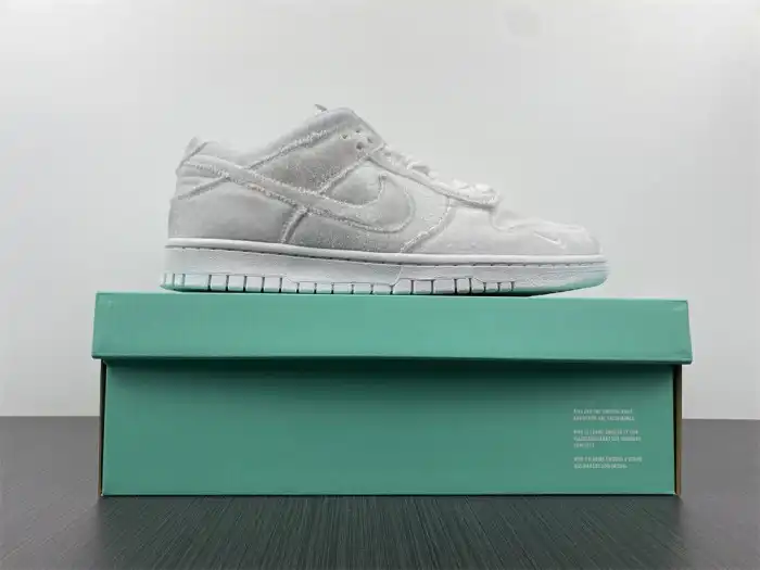 Rep Dover Street Market x Nike Dunk Low Triple White DH2686-100