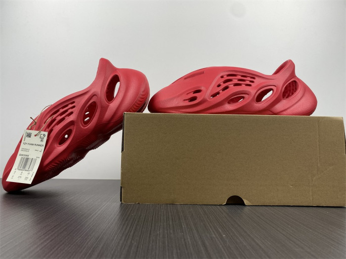 Onekick Adidas Yeezy Foam Red CW3355