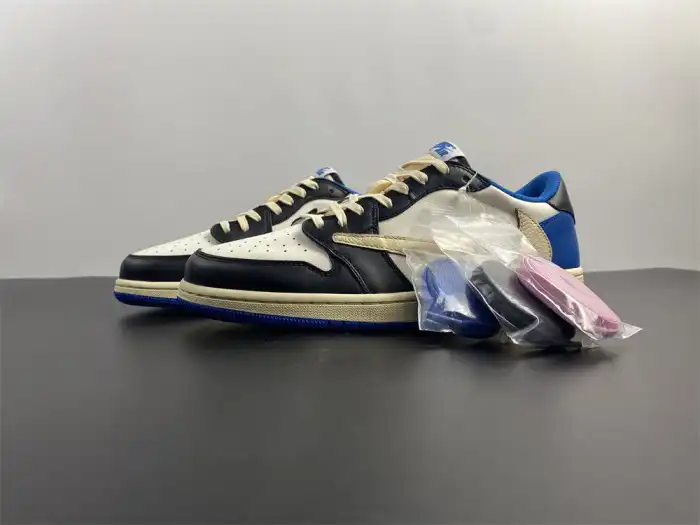 Onekick Fragment Design x Travis Scott x Air Jordan 1 Retro Low DM7866-140