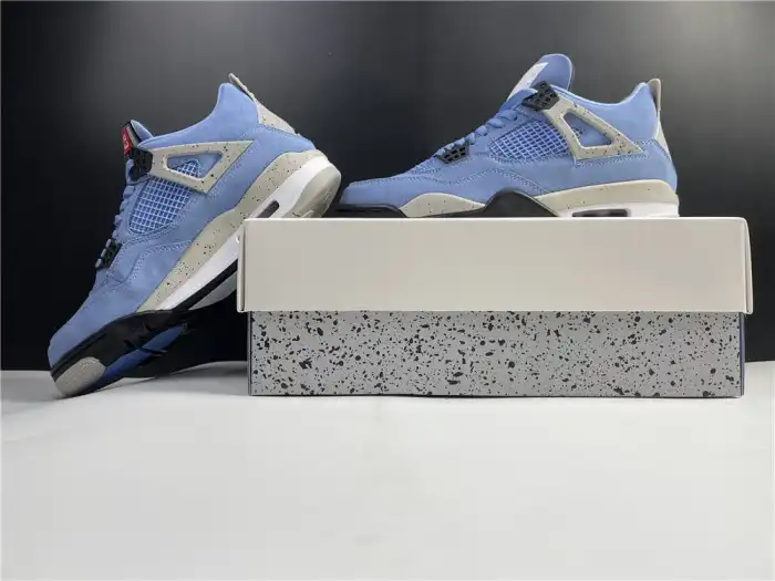 AIR JORDAN 4 University Blue CT8527-400